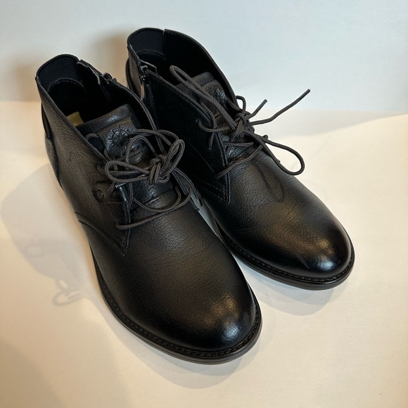 Bussola Women's Tyra Lace-UP Ankle bootie in Black - Picture 2 of 8